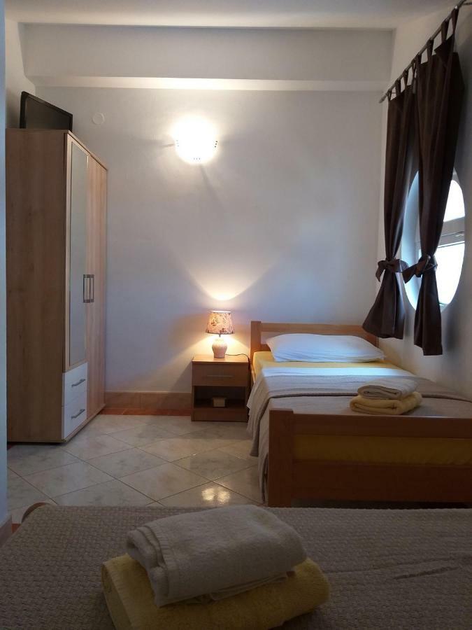 Apartamento Marina & Luka Povljana Exterior foto